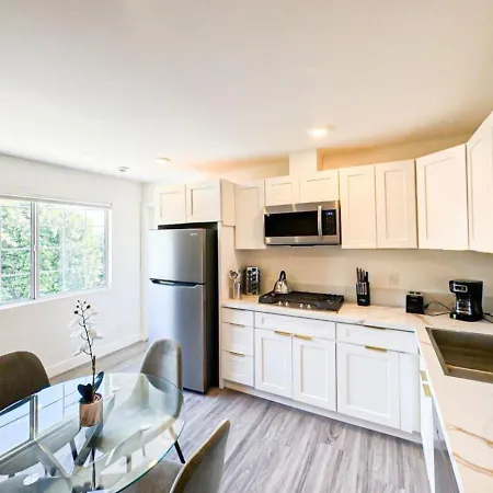 Cozy 1 Bedroom Apartment In Prime Location - Woa